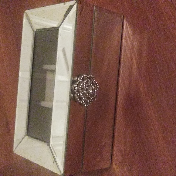 Jewelry box - Picture 2 of 5